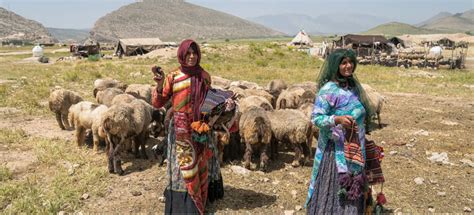  Forgotten Faces: Unveiling the Socio-Cultural Threads of Iran's Nomadic Tribes - A Journey into the Fabric of Identity